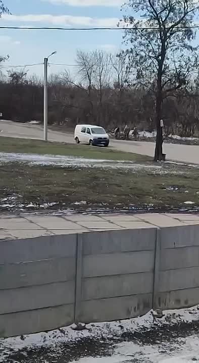 На Ньютона ТЦКашники сбили велосипедиста и моментально его "бусифицировали"