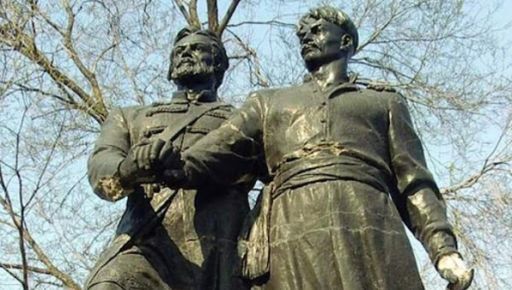 У дефективных деятелей из деколонизации огромное неудовольствие вызвал тот факт, что скульптуру "Дружбы русского и украинского народов" на одном из мостов через реку Харьков нельзя убрать, не разрушив полностью сам мост