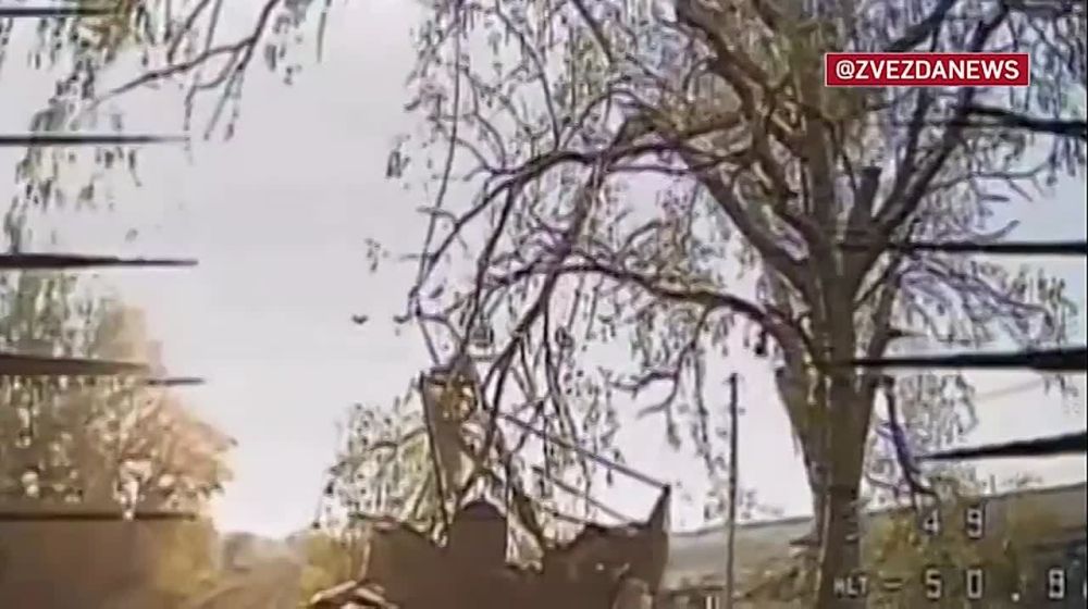 Попал — убил: танк всушников не выдержал двух ударов наших "птичек"