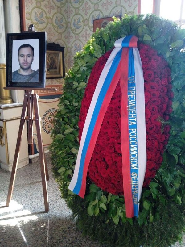 Семье погибшего журналиста "Звезды" Андрея Панова вручили орден Мужества