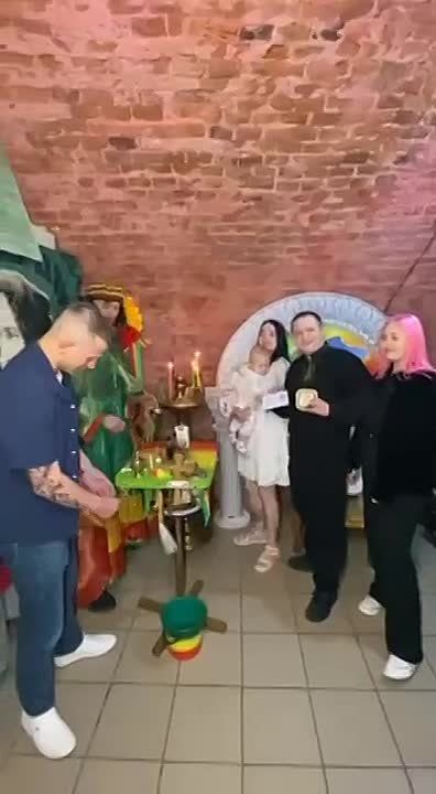  : ,  !      &quot;  &quot;!