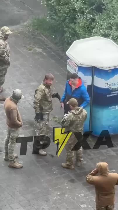 Работа военкомов в Харькове