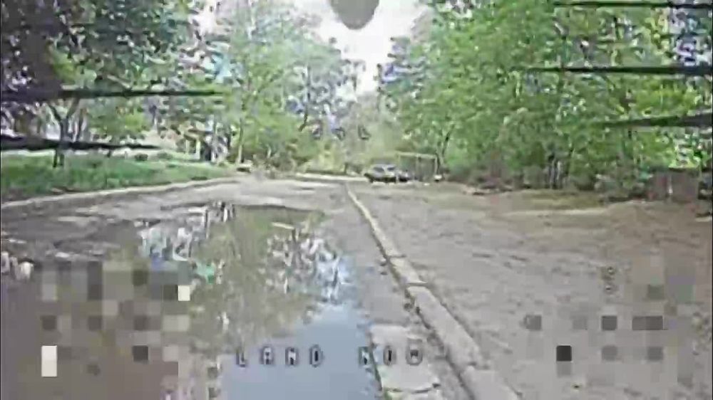 Автотранспорт ВСУ внутри городской жилой застройки Купянска