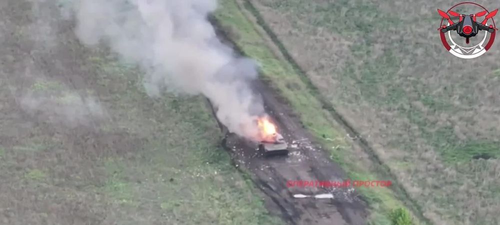 Уничтожение сбросами украинской БМП-1 в районе Богуславки на Купянском направлении