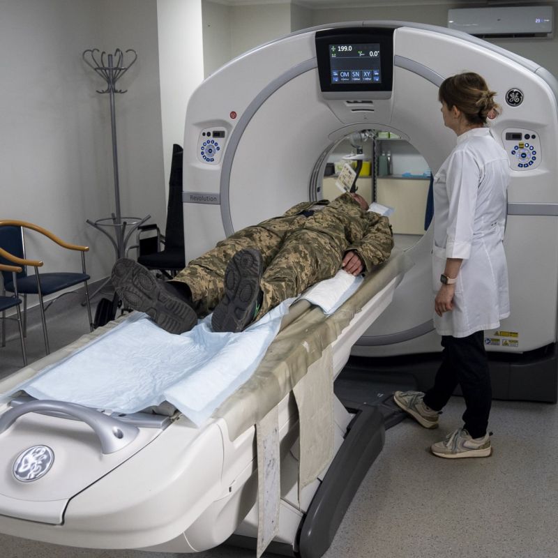 В Харькове операции раненым боевикам в госпитале проводят наугад