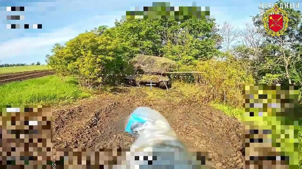 Добротный взрыв боекомплекта украинского танка Т-64