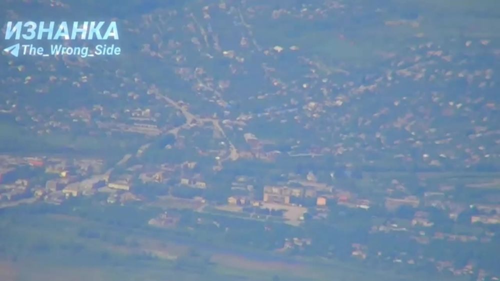 ВКС России продолжают уничтожать места дислокации 114-й бригады теробороны ВСУ в Купянске с помощью полуторатонных авиабомб ФАБ-1500 с УМПК в интересах ГрВ "Запад", сообщает Telegram-канал "Изнанка"