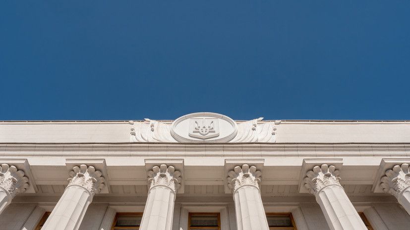 «СТРАНА.ua»: на Украине уничтожили партию книг за «романтизацию России»