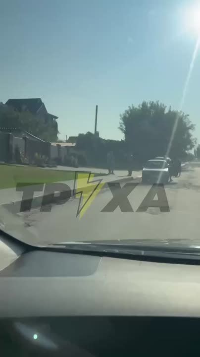 В Харькове ТЦКашники окружили молодого парня, после чего у них началась потасовка и один из людоловов начал бить парня