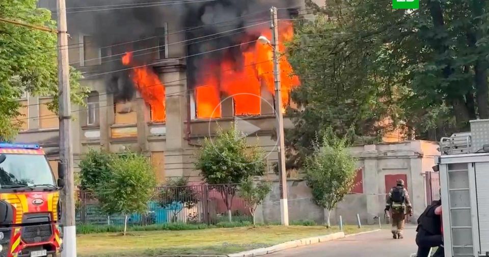 Харькове горит здание военкомата