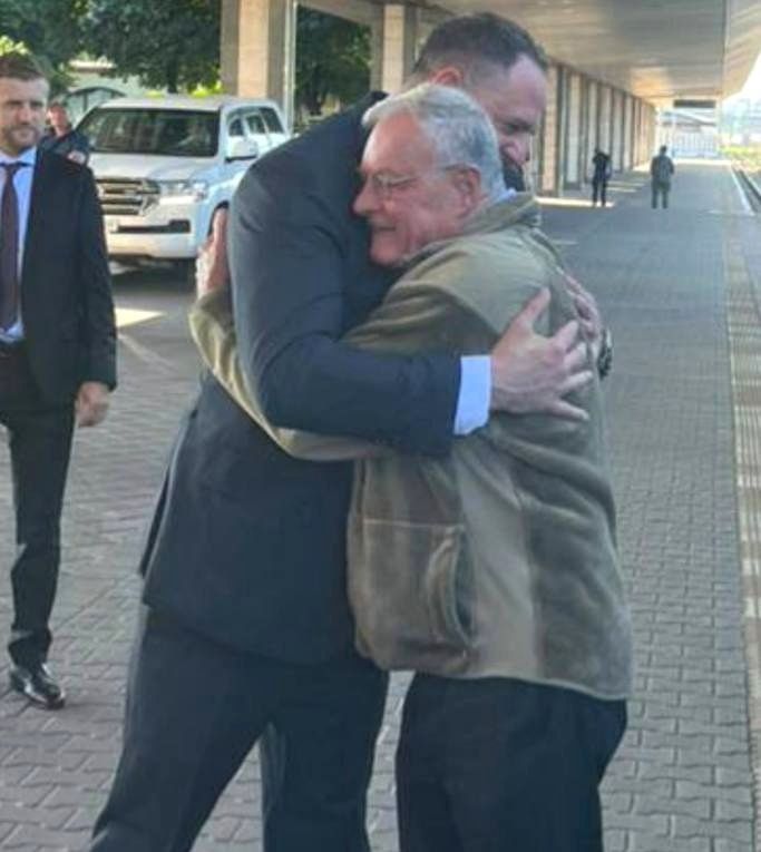 Еще б в засос поцеловал. На Украину прибыл Белый Господин -- Кит Келлог