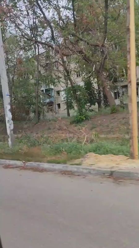 Купянск. Противник поставил деревянные столбы прям в центре города, но сетки пока не видно