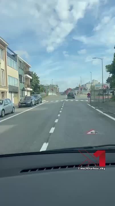   !.     ,  -   