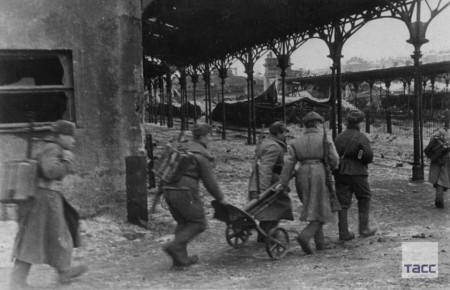         1943  