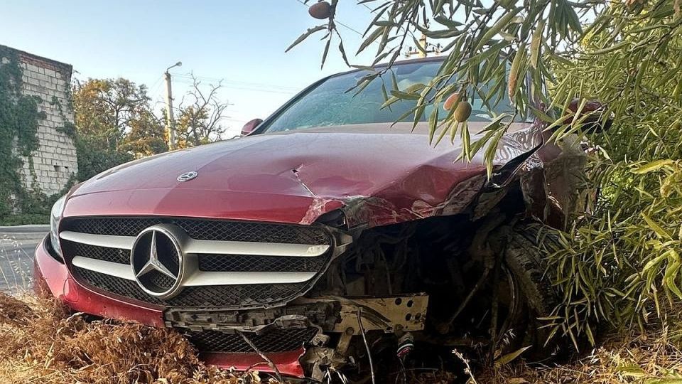 В Севастополе задержали угонщика без прав, разбившего «Мерседес» сожительницы