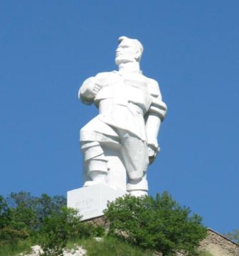 Владимир Корнилов: Советские скульпторы и художники создали эдакий великанский образ Артема-Сергеева, основателя и лидера Донецкой республики