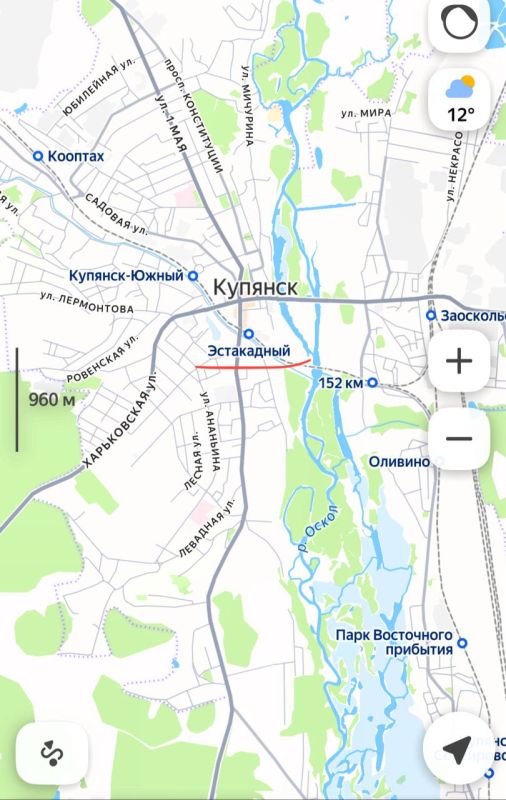 По оперативным сведениям, наши войска смогли овладеть в центре Купянска территорией вещевого рынка, а также выбить врага из вокзала Эстакадный, сообщает военкор Тимофей Ермаков: