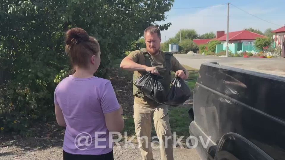 Волонтёры Центра помощи «Единой России» доставили гуманитарную помощь семьям беженцев в Шебекинском районе