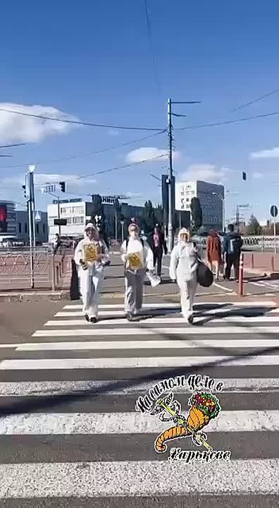 Киев, наши дни. Дикари, получившие от нелегитимной власти мандат на травлю и раскол общества, провели языковой рейд на книжные рынки «Почайна» и «Букинист»