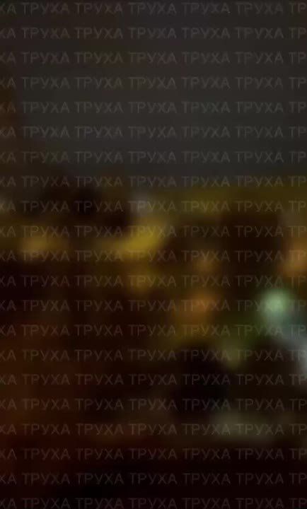 Судя по электрическим вспышкам, удары в Харькове наносятся в том числе по энергетическим объектам