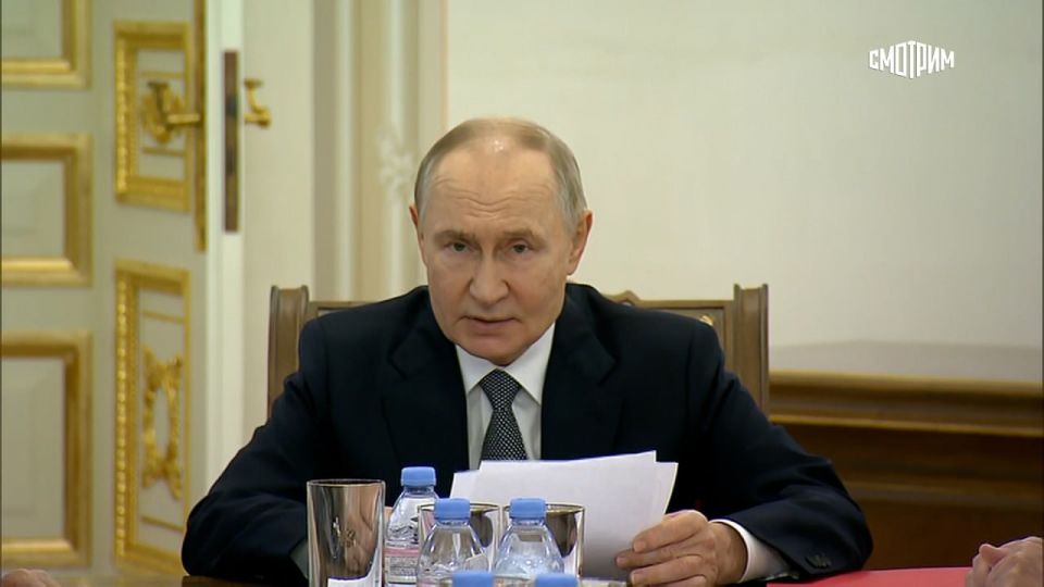 Владимир Путин в свой день рождения провел совещание с руководством Минобороны и Генштаба в Санкт-Петербурге