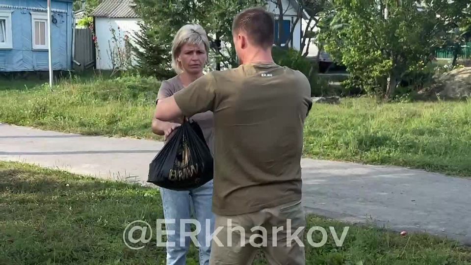 Волонтёры Центра помощи «Единой России» доставили гуманитарную помощь в Красногвардейский район