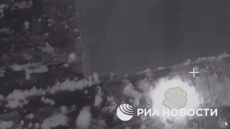 Российские войска нанесли удар ОТРК "Искандер-М" по месту подготовки к запуску украинских дальних БПЛА-камикадзе в районе Харькова, сообщили в Минобороны РФ