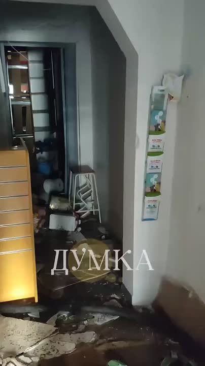 «Путин после срыва переговоров ударил дронами по детсаду в Харькове. По информации местных властей, среди малышей обошлось без раненых — у них острая реакция на стресс» - хуторские СМИ