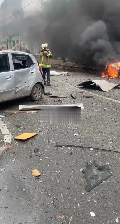 Последствия одного из прилетов в центре Харькова