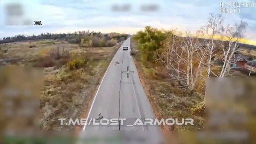 Дрон на оптоволокне отправил украинский Хамви на юге Волчанска в красивый полет