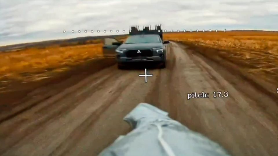 FPV-дроны на оптоволокне поразили пикап с пехотой ВСУ в Харьковской области