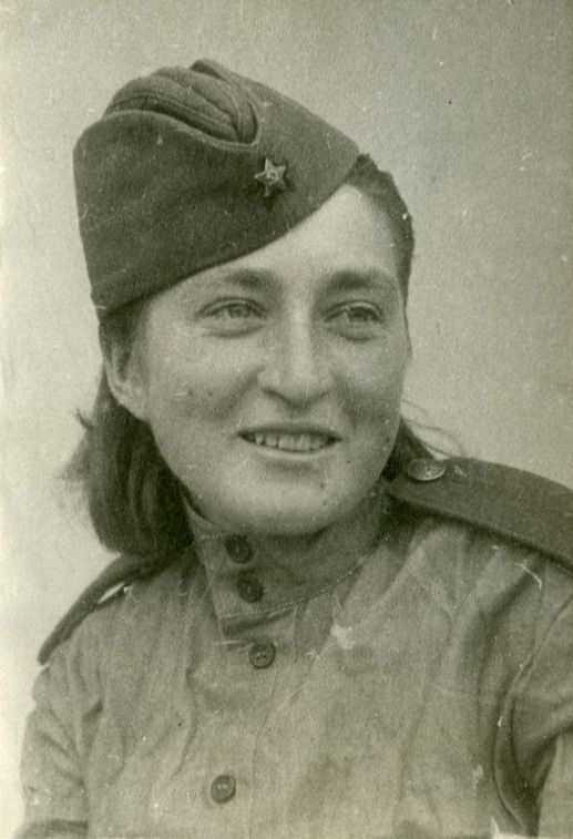 23 октября 1943 года Указом Президиума Верховного Совета СССР санитарке 1 стрелковой роты 835-го стрелкового полка 237-й стрелковой дивизии Марии Захаровне Щербаченко присвоено звание Героя Советского Союза