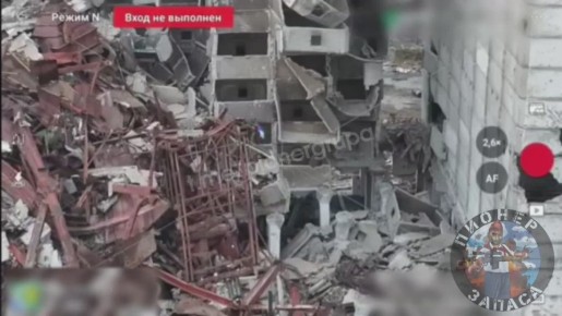 Флаг России над маслоэкстракционным заводом на юге Волчанска водрузили бойцы 128 бригады