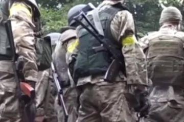 Украинские боевики требуют с мирных жителей денег за выезд из Купянска, охваченного боями