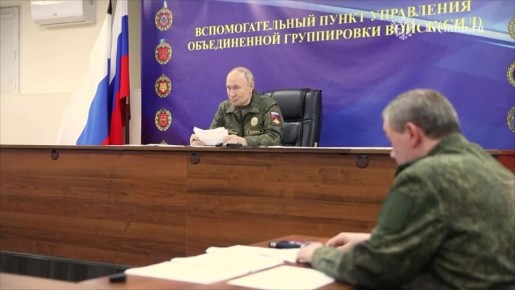 Путин посетил один из пунктов управления объединенной группировки войск