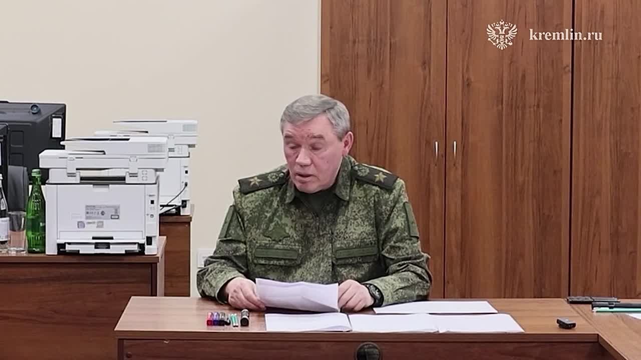 Путин провёл совещание с участием начальника Генштаба Герасимова и командующими группировками, которые задействованы в СВО, посетив ин из пунктов управления объединённой группировки войск