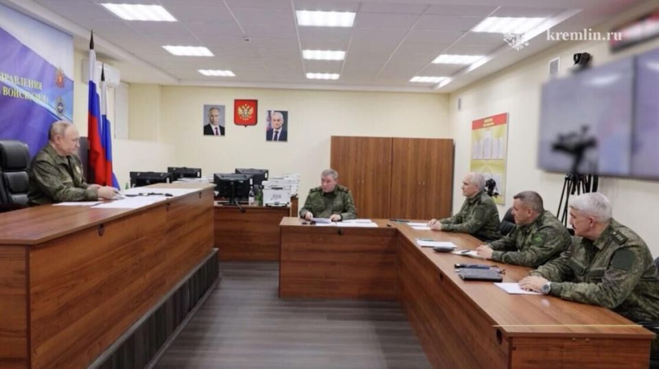 Путин попросил командующих группировками озвучить предложения по СВО
