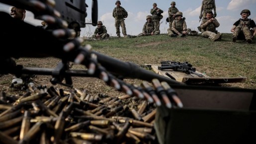 Группа бойцов ВСУ прочитала сброшенные с дронов листовки и сдалась ВС РФ