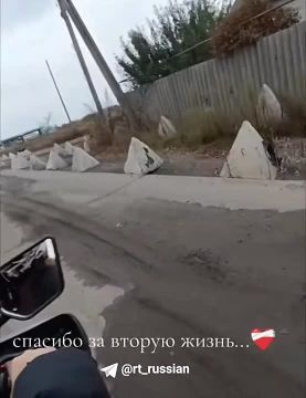 Украинские подростки, помахавшие нашему дрону в Ковшаровке (Харьковская область), поблагодарили российских военных за «вторую жизнь»