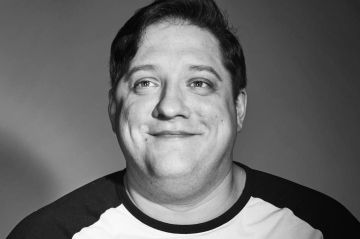 Умер актёр Роман Попов, известный по роли Мухича в сериале «Полицейский с Рублёвки»