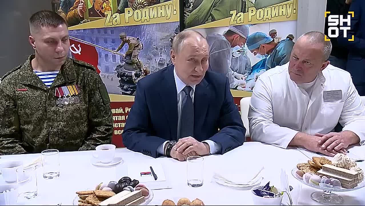 Украинские военные заблокированы в Купянске и Красноармейске и находятся в окружении, сообщил Путин