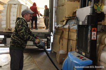 МЧС Российской Федерации доставили на склад ВГА для изготовления социального хлеба для жителей, проживающих на освобожденной территории Харьковской области