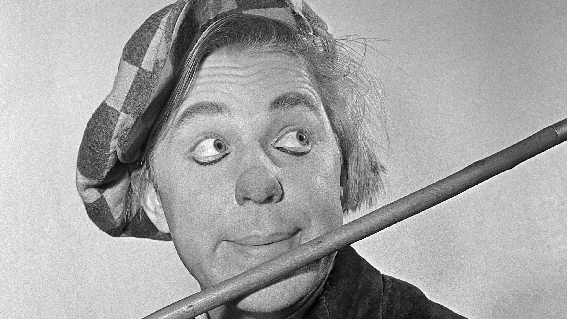 Украинские пикарески: посылки взрываются, тарологи пророчат, а в ТЦК стреляют