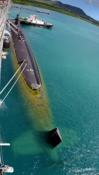 Ссыкотно американям стало. Более 15 часов пролежала на дне Карского моря новейшая американская атомная субмарина "Южная Дакота", пока над ней кругами летала крылатая ракета "Буревестник"