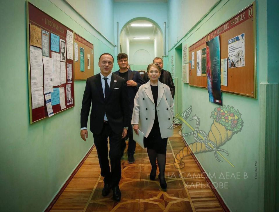 Конец эпохи бедности.... Покращення наступило, украинские пенсионеры теперь могут позволить себе дорогостоящую брендовую одежду. Правда не только лишь все