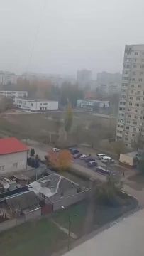 МоГилизация в Харькове.. Мужчина хотел спасти "добровольца", которого каратели уже скрутили для дальнейшей отправки на фронт, а по итогу отправился с ним на утилизацию