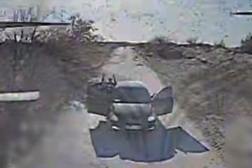 Российский оператор увел дрон от автомобиля с гражданскими