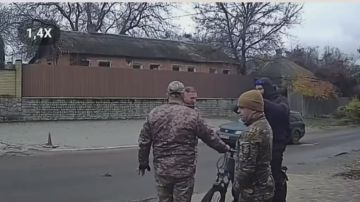 Харьков. Запаковали очередного велосипедиста