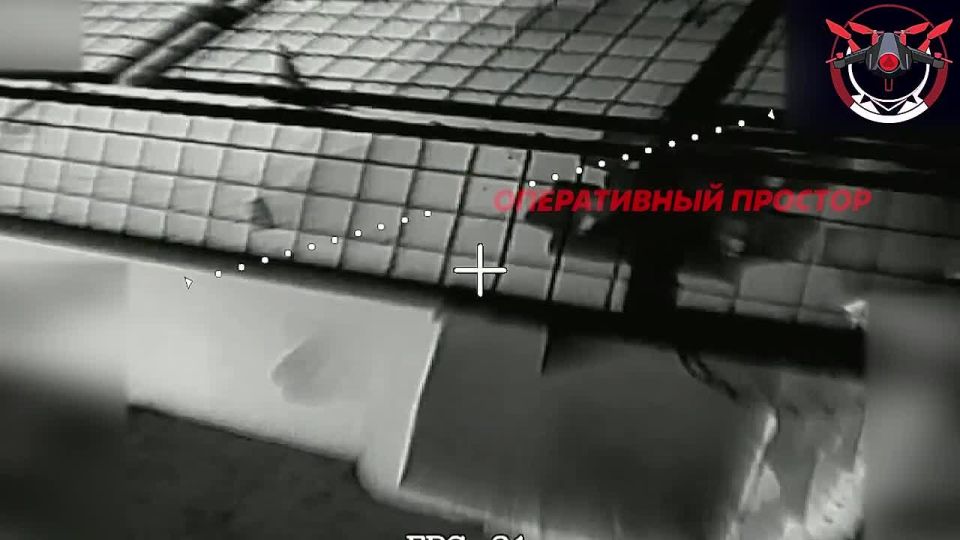 Срыв контратаки на реке Оскол на Купянском направлении: Миколы ехали на М113, который поразили парой дронов, из которых первый попал в дополнительную защиту, а второй влетел в десантное отделение, выполнив задачу