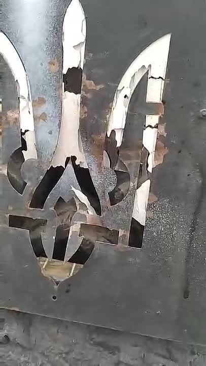 Если только все разрушать, а не строить, и перекрывать "жовто-блакитными" тряпками, то советское наследие точно долго не простоит